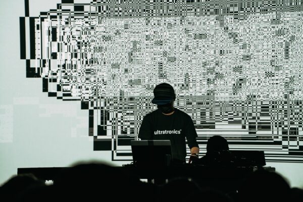 Ryoji Ikeada